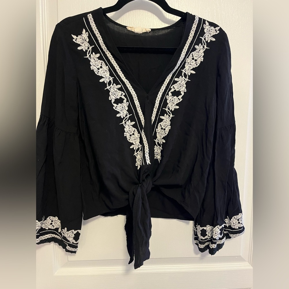 Boutique Long sleeve printed tie top, Size Small, Lightly Worn